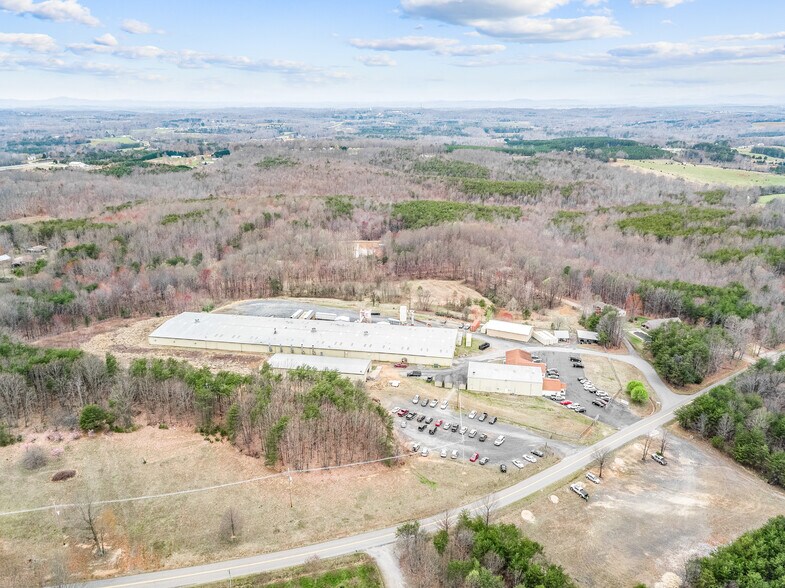 3872 Martin Dr, Axton, VA à vendre - Photo du bâtiment - Image 2 de 2