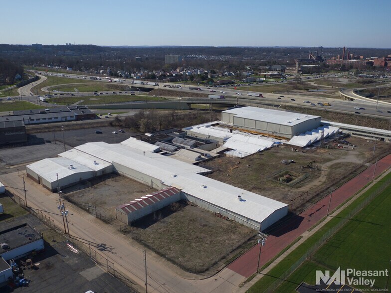 96 E Crosier St, Akron, OH à vendre - Photo intérieure - Image 3 de 7