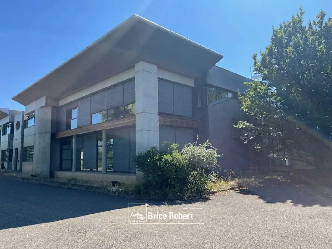 Office in Décines-Charpieu for lease Building Photo- Image 1 of 9