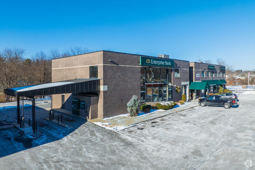 1168 Lakeview Ave, Dracut, MA à louer - Photo principale - Image 1 de 5