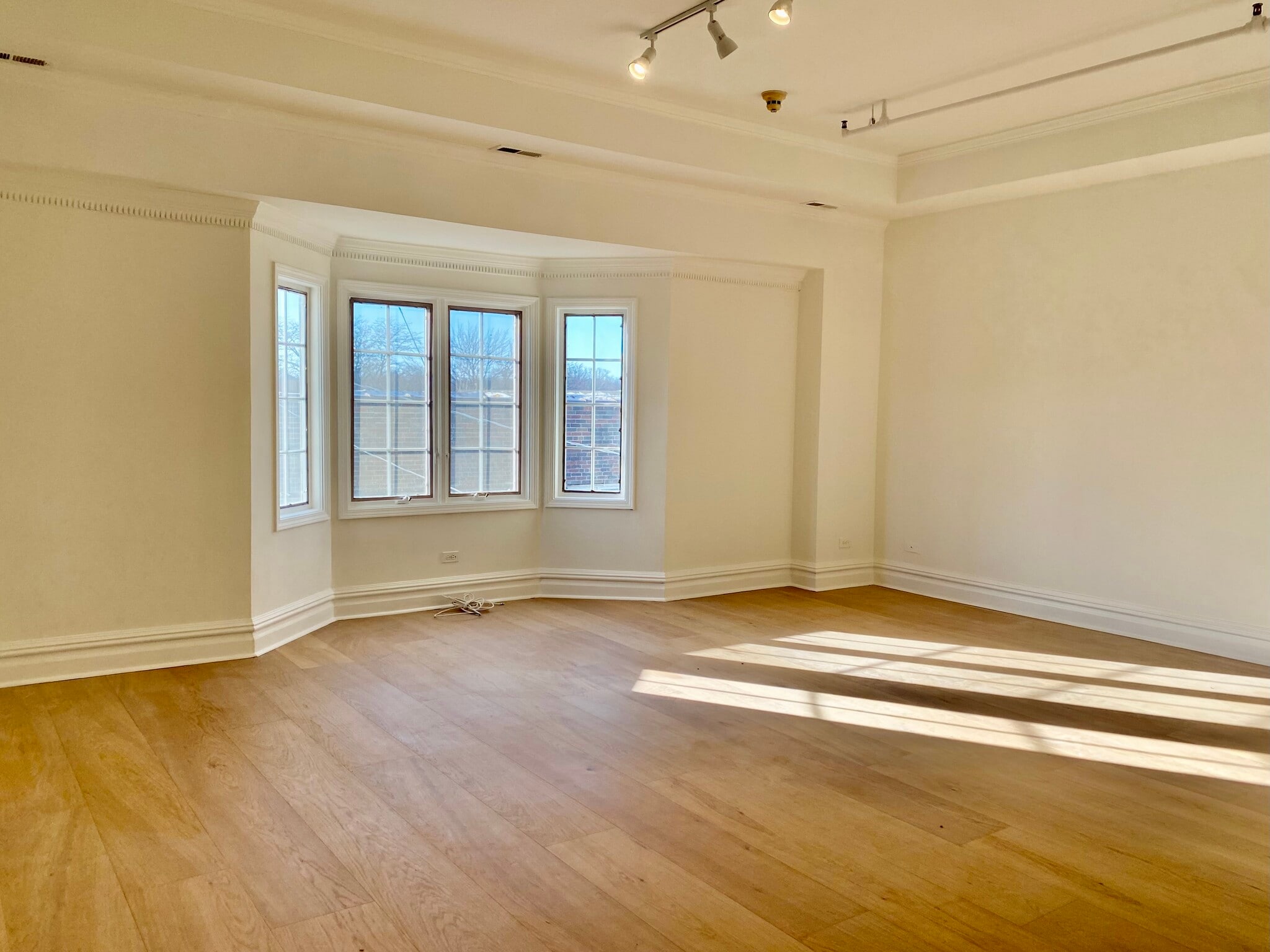 42 S Washington St, Hinsdale, IL for lease Interior Photo- Image 1 of 5