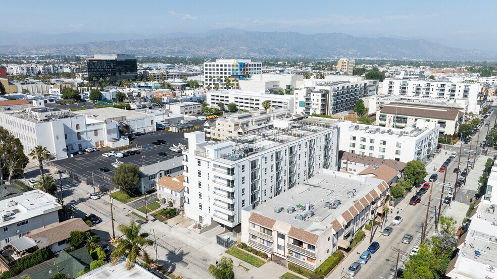 5110 Bakman Ave, North Hollywood, CA à vendre - Photo du bâtiment - Image 1 de 8