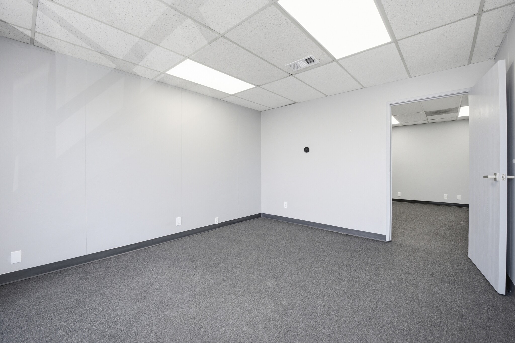 105 N Rose St, Escondido, CA à louer Photo intérieure- Image 1 de 6