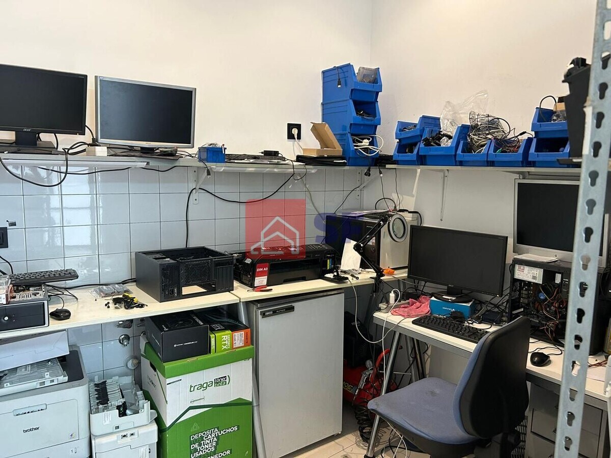Madrid, MAD 28028 - Unit 3 - - Interior Photo - Image 2 of 4