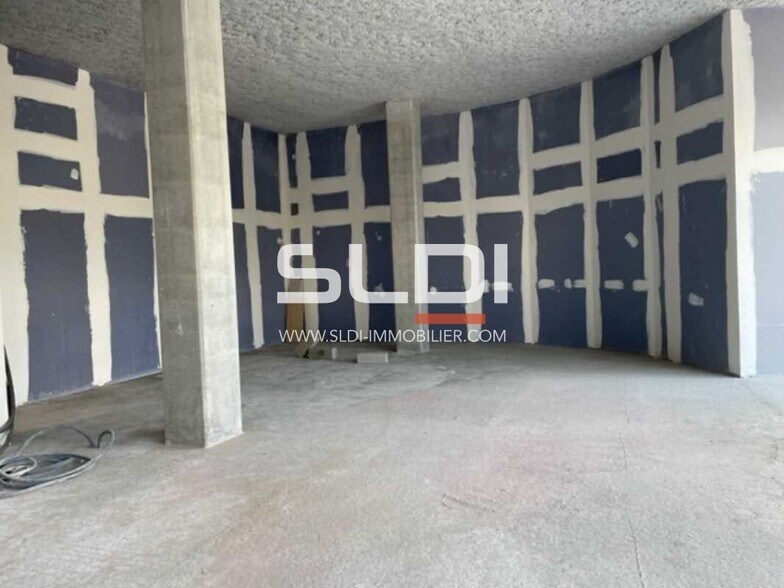 Rue Simone Veil, Vénissieux for lease - Interior Photo - Image 3 of 6