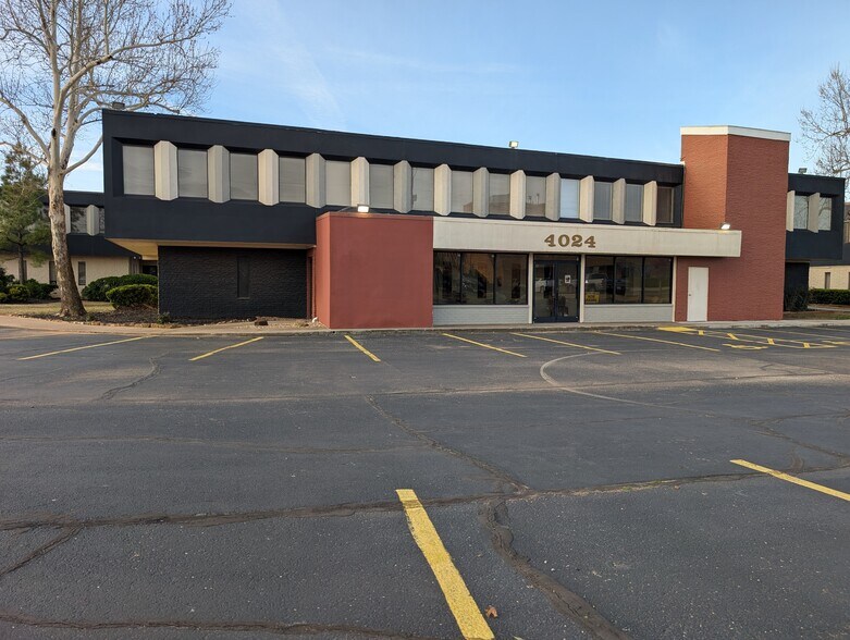 4024 N Lincoln Blvd, Oklahoma City, OK à louer - Photo du bâtiment - Image 3 de 13