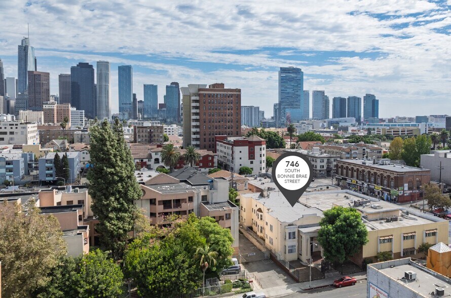 746 S Bonnie Brae St, Los Angeles, CA à vendre - Photo du bâtiment - Image 3 de 10