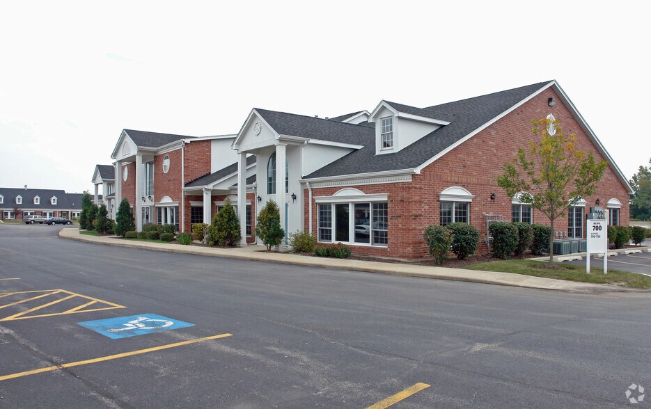 33 W Higgins Rd, South Barrington, IL à vendre - Photo du bâtiment - Image 2 de 3