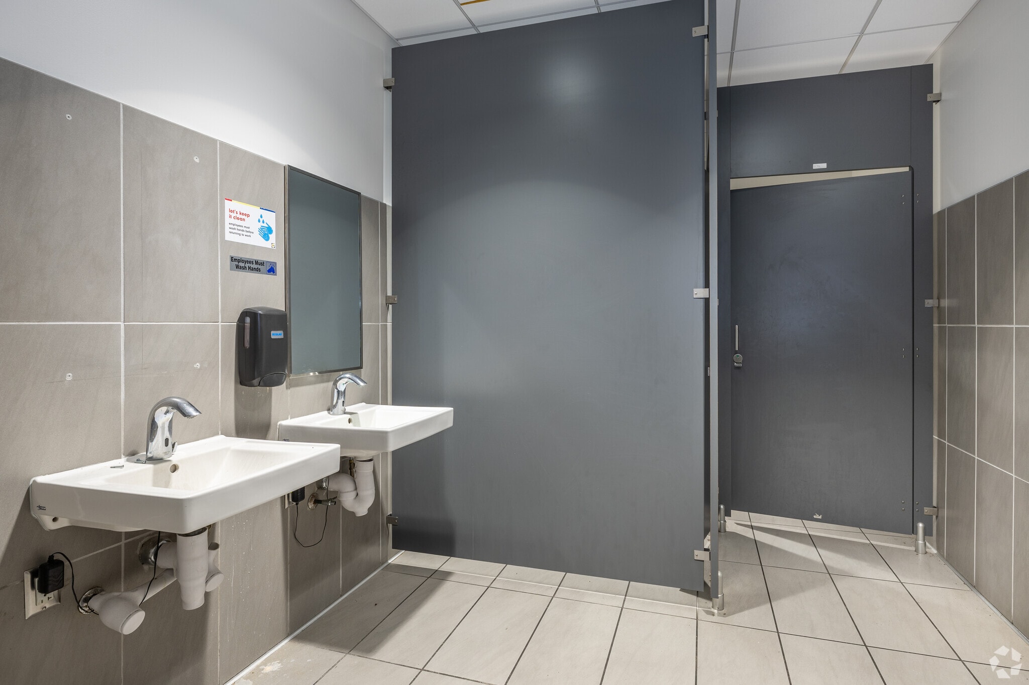 553 US-70 W, Havelock, NC for lease Interior Photo- Image 1 of 21