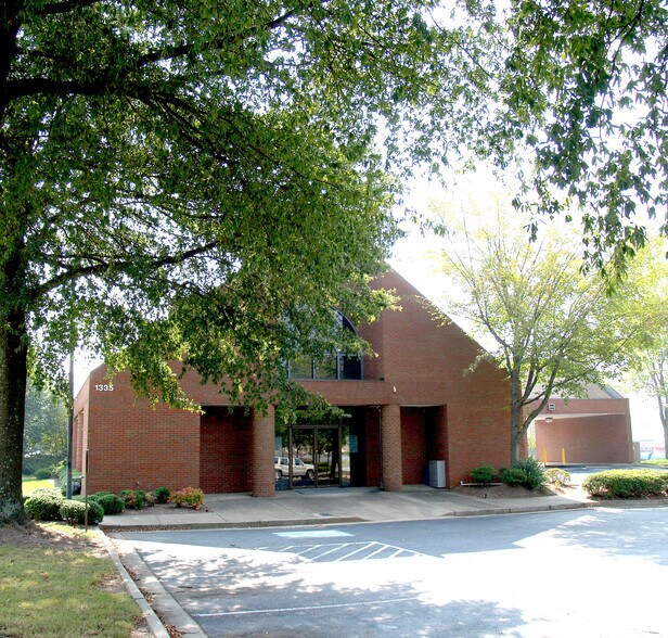 1335 Holcomb Bridge Rd, Roswell, GA à louer - Photo du bâtiment - Image 1 de 9