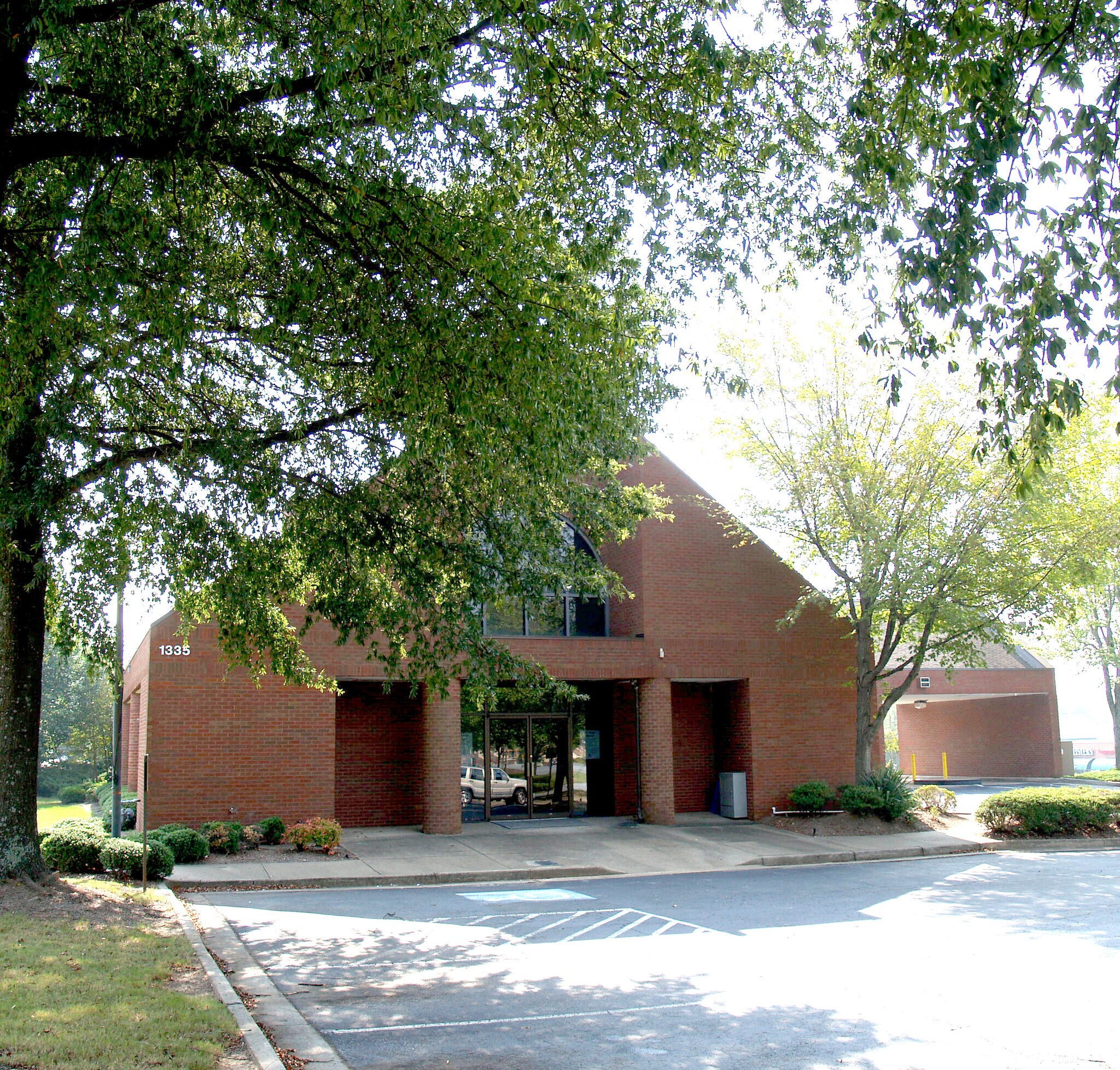 1335 Holcomb Bridge Rd, Roswell, GA à louer Photo du bâtiment- Image 1 de 10