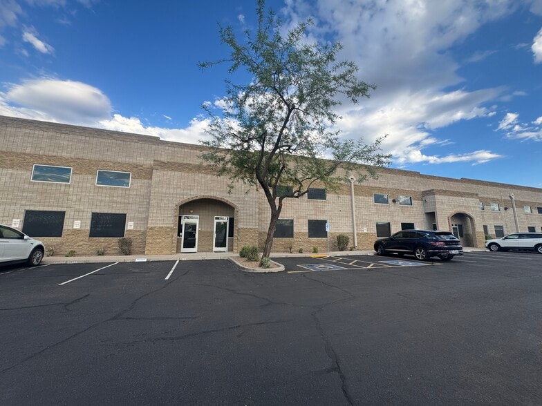 1745 W Deer Valley Rd, Phoenix, AZ à vendre - Photo du bâtiment - Image 1 de 6