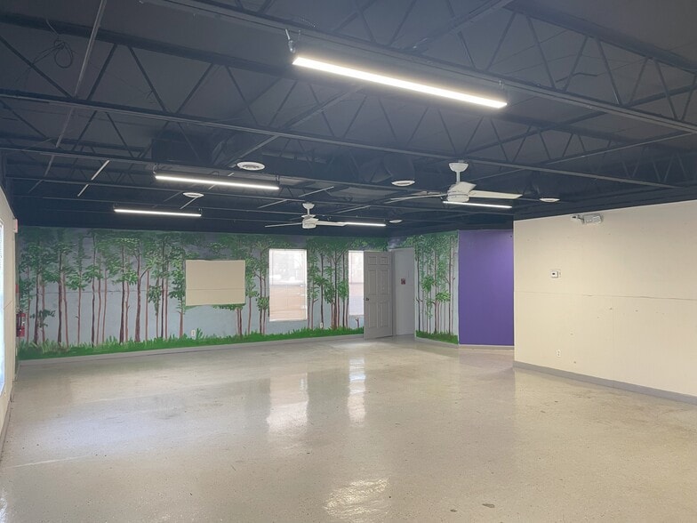 1847 1st Ave N, Saint Petersburg, FL for lease - Interior Photo - Image 3 of 11