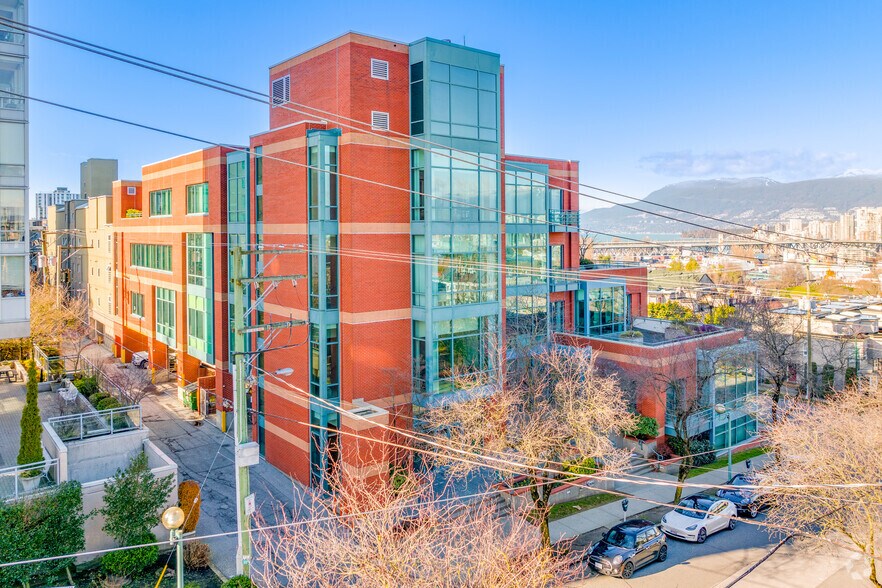 2433 Spruce St, Vancouver, BC à louer - Photo du bâtiment - Image 3 de 6