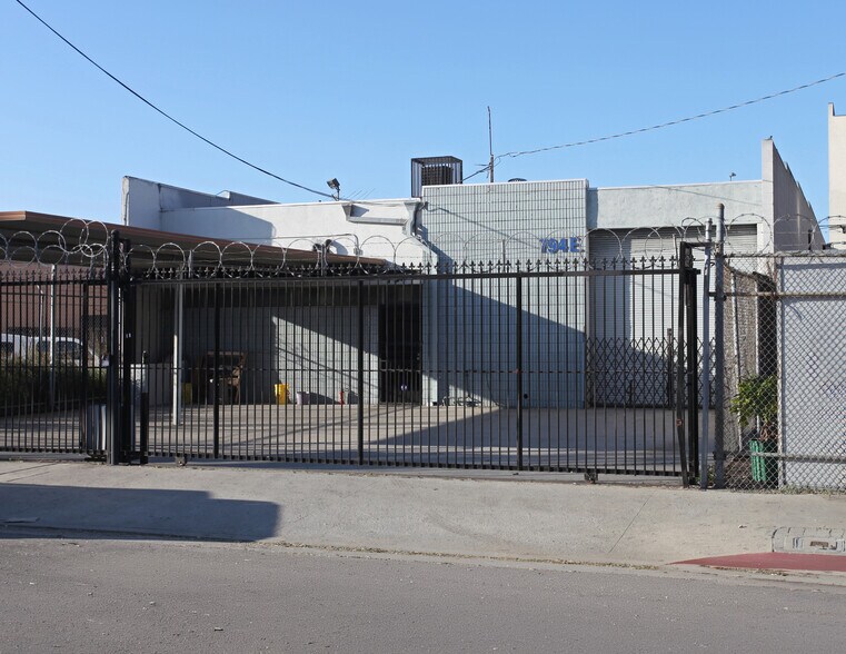 794 E 18th St, Los Angeles, CA à vendre - Photo du bâtiment - Image 1 de 3