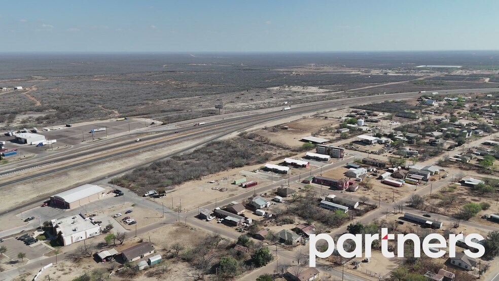 600 Berry St, Encinal, TX à vendre - Vidéo sur l’inscription commerciale - Image 2 de 5
