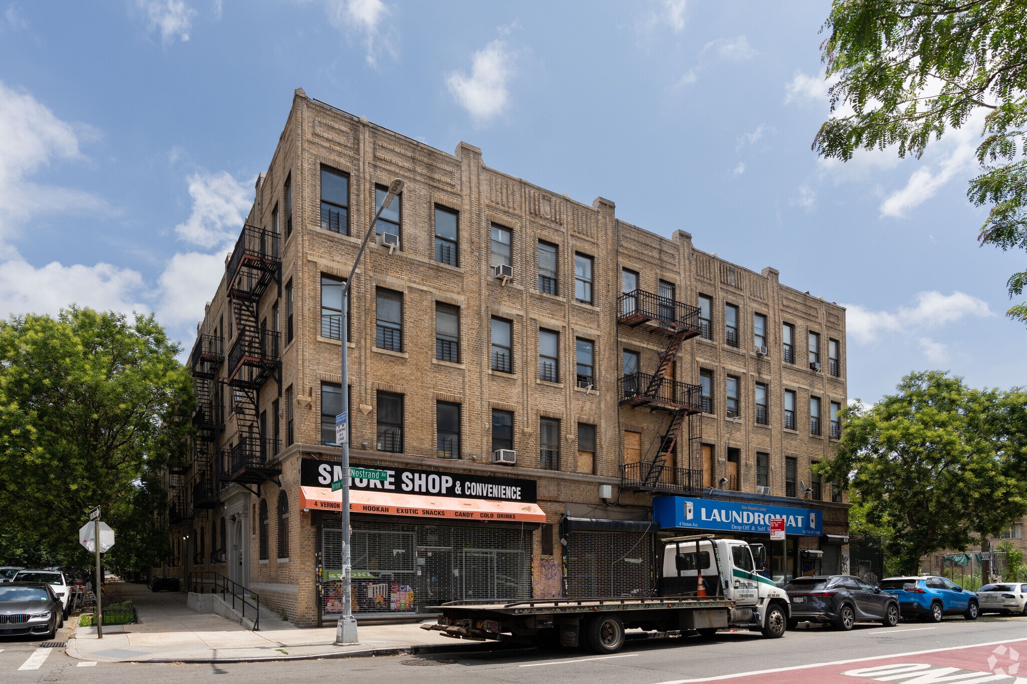 4 Vernon Ave, Brooklyn, NY à vendre Photo principale- Image 1 de 5