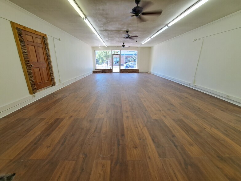 125 Commercial St, Portola, CA à vendre - Photo du bâtiment - Image 3 de 7