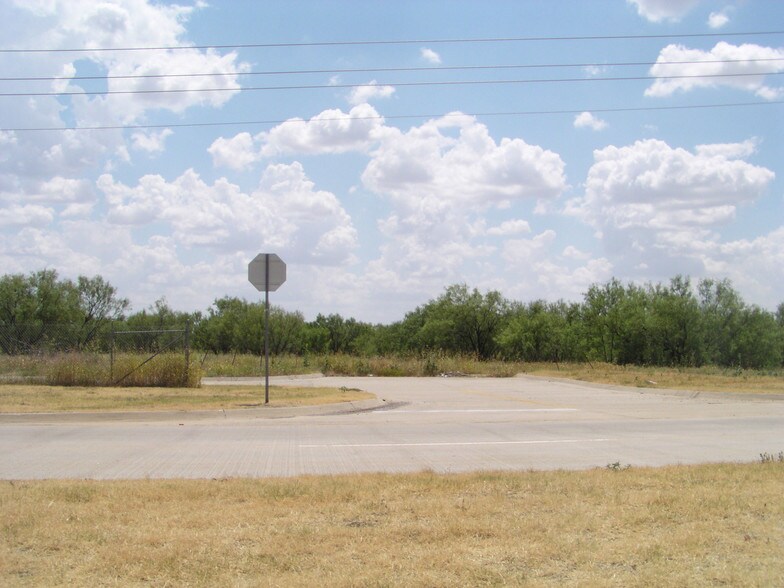 5800 NW Rogers Ln, Lawton, OK à vendre - Photo du bâtiment - Image 2 de 2