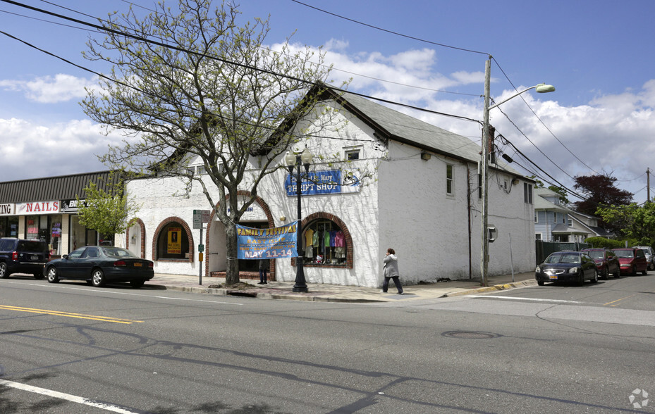 87-89 W Main St, East Islip, NY à vendre - Photo principale - Image 1 de 1