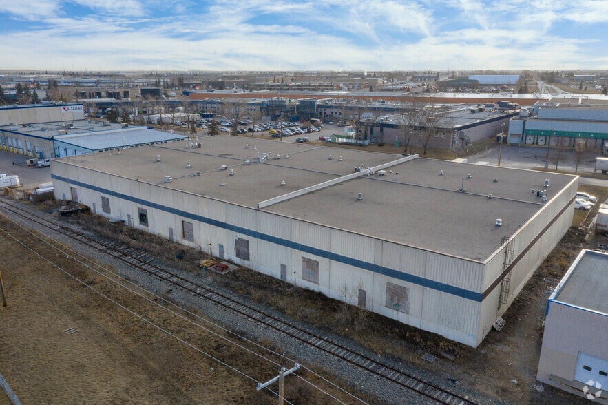 7519 30th St SE, Calgary, AB for lease - Building Photo - Image 3 of 4
