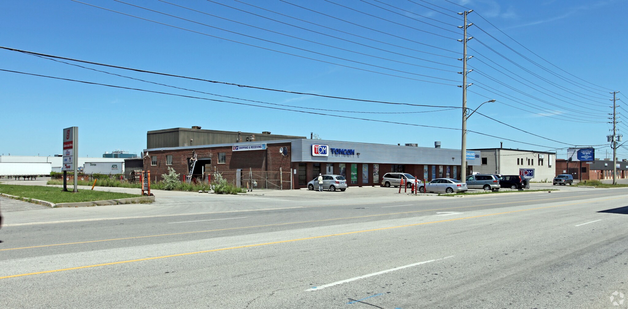 1353 Britannia Rd E, Mississauga, ON à louer Photo du bâtiment- Image 1 de 5