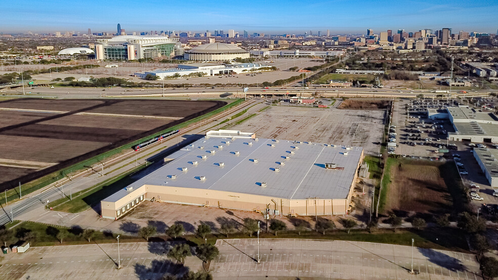 1615 South Loop W, Houston, TX for lease - Aerial - Image 2 of 10