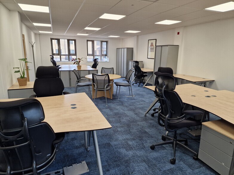 16 Tetbury Rd, Cirencester à louer - Photo du bâtiment - Image 2 de 4