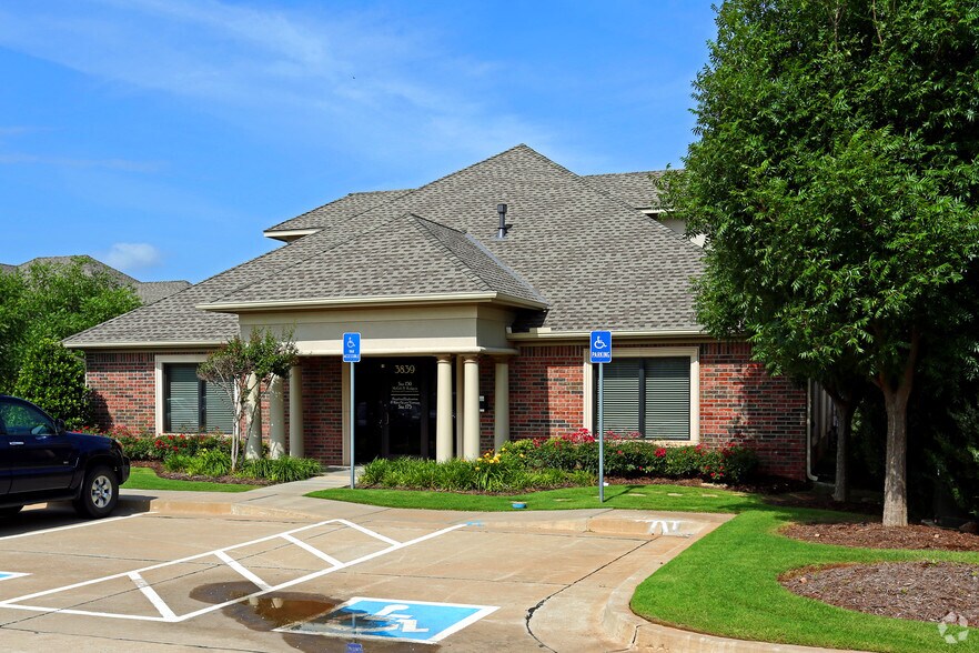 3839 S Boulevard Ave, Edmond, OK for lease - Primary Photo - Image 1 of 9