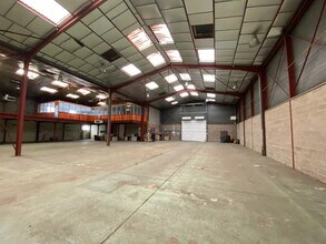 Flex in Andilly for lease Interior Photo- Image 1 of 13