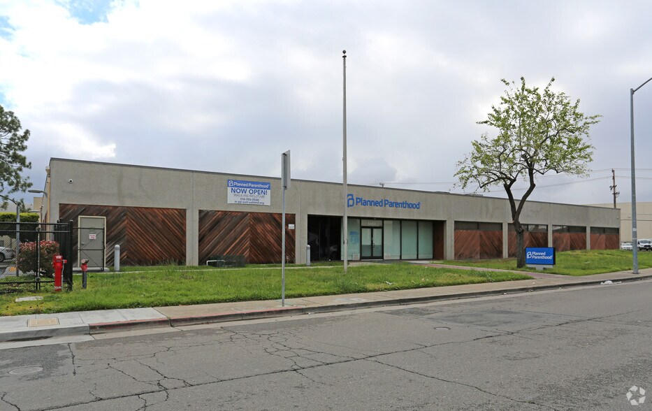 8480 Enterprise Way, Oakland, CA à vendre - Photo du bâtiment - Image 3 de 9