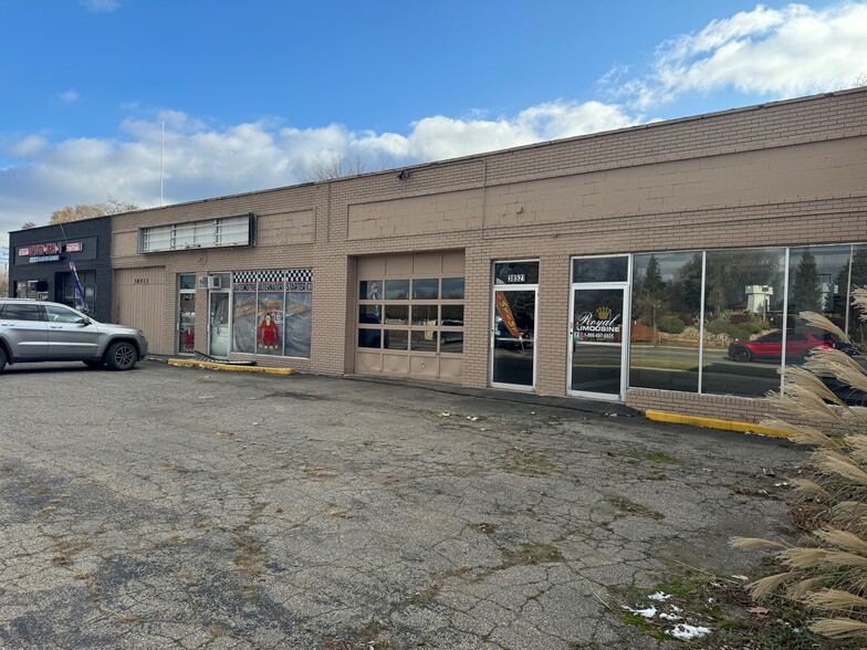 38505-38521 Ford Rd, Westland, MI for lease - Primary Photo - Image 1 of 5