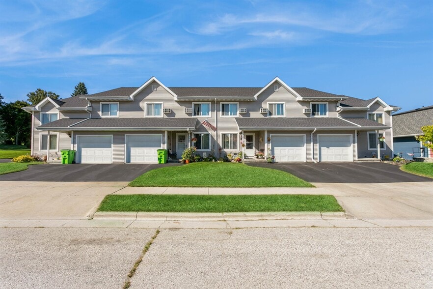 34 E Paine St, Kiel, WI à vendre - Photo du bâtiment - Image 1 de 25