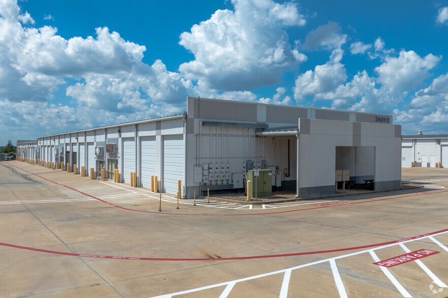 2401 Worthington Dr, Denton, TX for lease - Primary Photo - Image 1 of 5