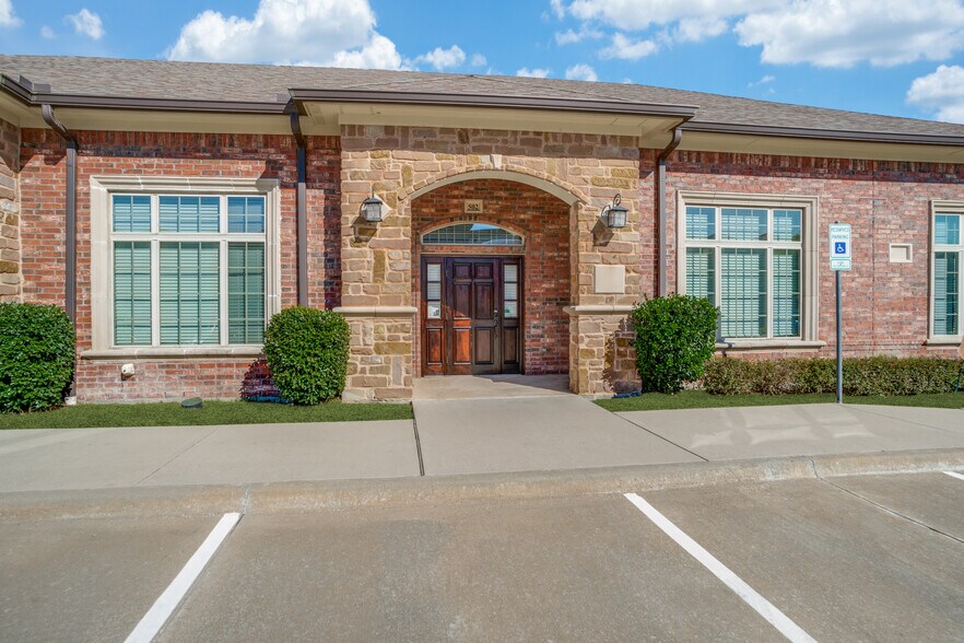 425 Old Newman Rd, Frisco, TX à vendre - Photo du bâtiment - Image 2 de 18