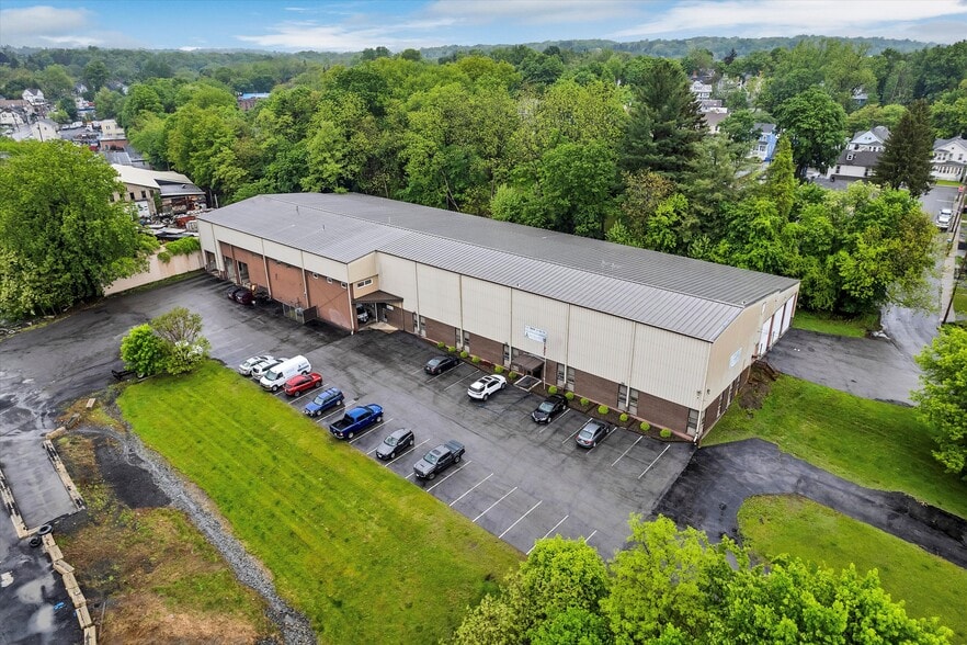 11-25 Harding St, Middletown, NY for sale - Building Photo - Image 3 of 17