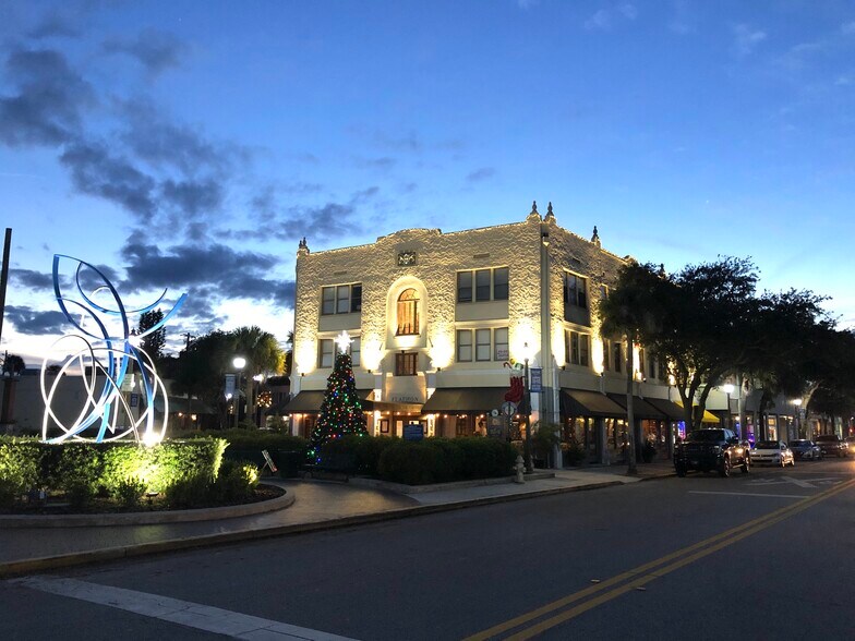 927 E New Haven Ave, Melbourne, FL à louer - Photo du bâtiment - Image 3 de 14