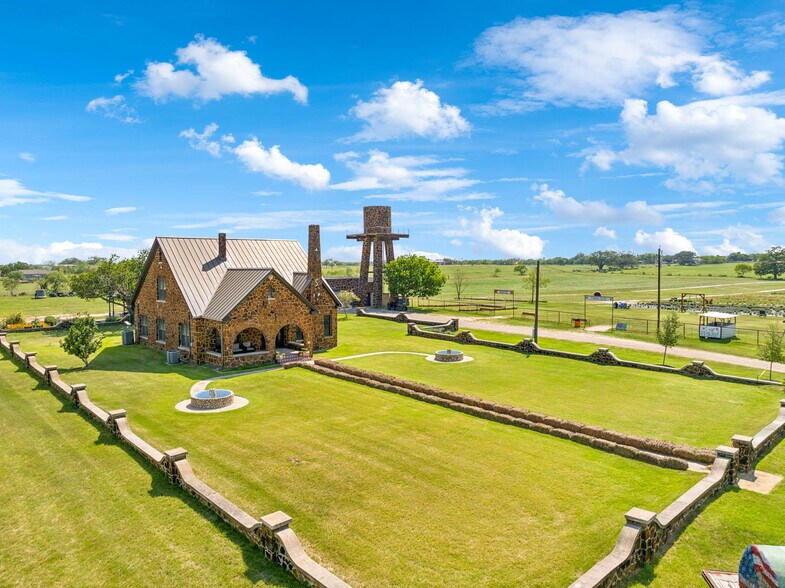 995 W Gates Valley Rd, Poteet, TX à vendre - Photo du bâtiment - Image 2 de 43