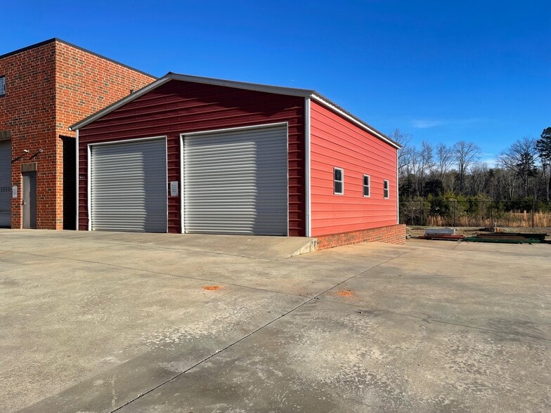 11128 Business Ln, Charlotte, NC for lease - Building Photo - Image 3 of 12