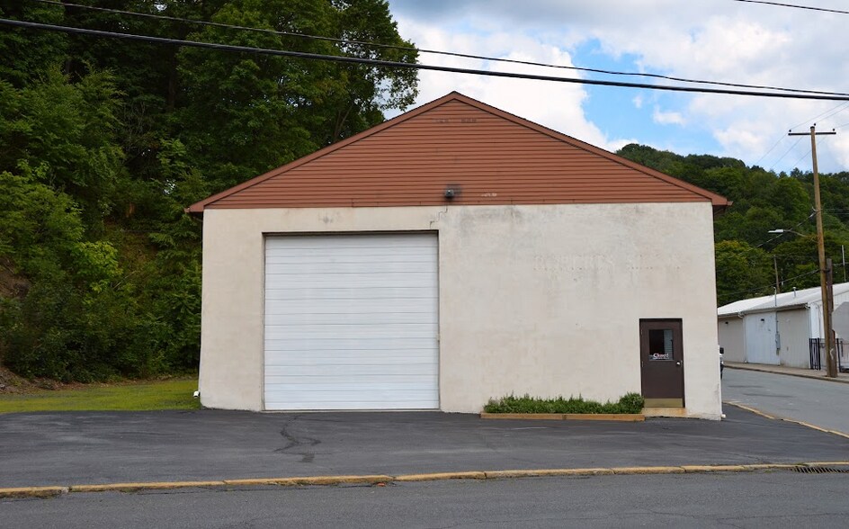 700 N Centre St, Pottsville, PA à vendre - Photo du bâtiment - Image 2 de 4