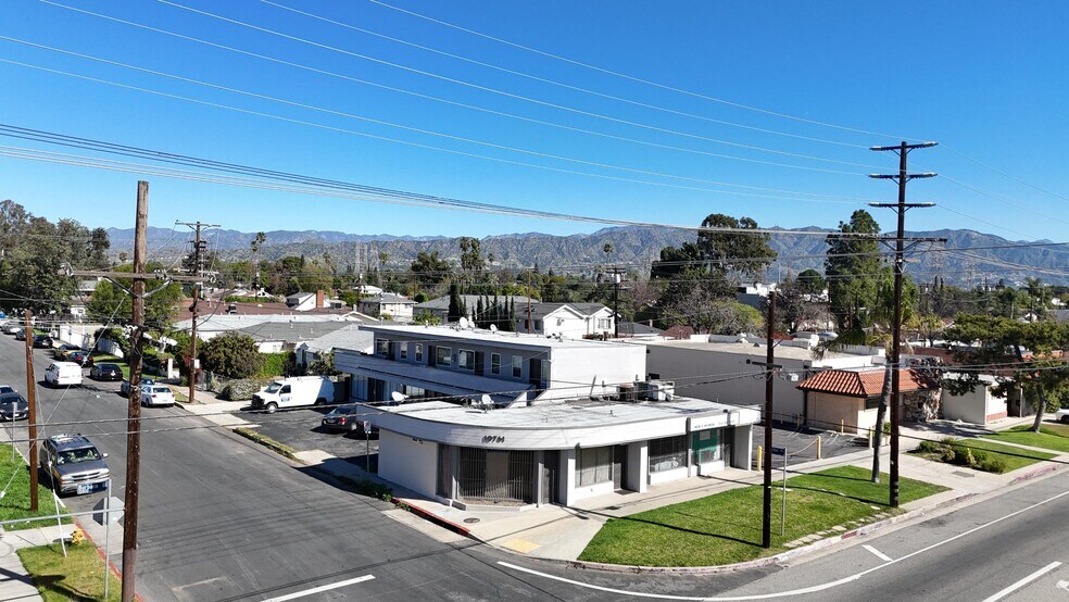 10761 Burbank Blvd, North Hollywood, CA à vendre - Photo du bâtiment - Image 3 de 10