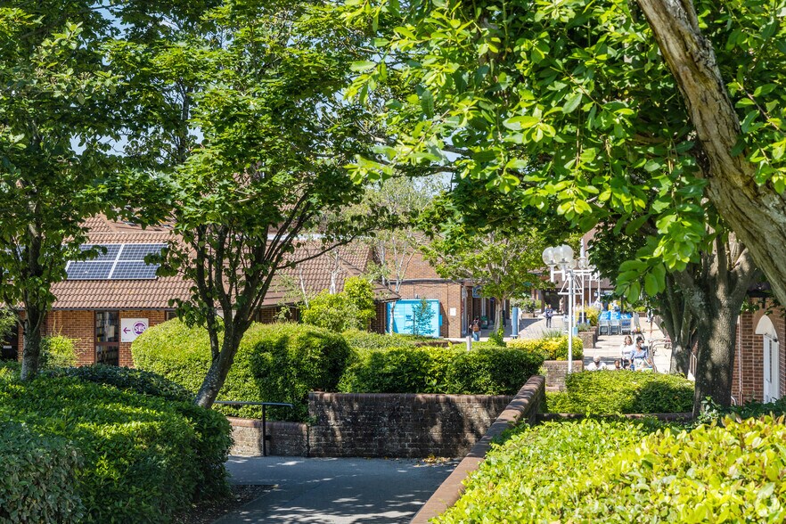 Chineham Centre, Chineham à louer - Photo du bâtiment - Image 3 de 36