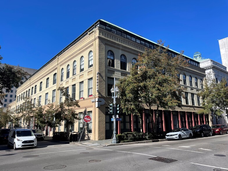 643 Magazine St, New Orleans, LA for lease - Building Photo - Image 1 of 9