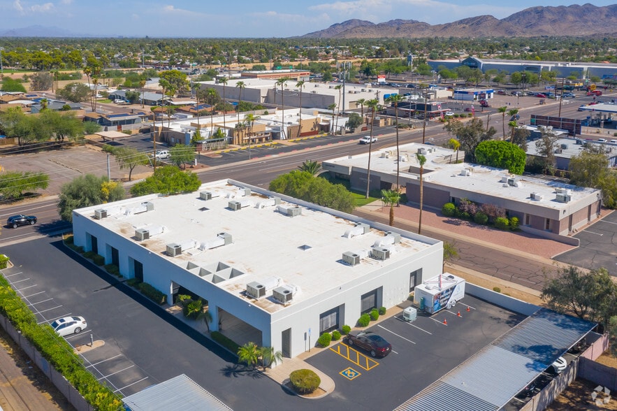 12406 N 32nd St, Phoenix, AZ à louer - Photo du bâtiment - Image 3 de 4