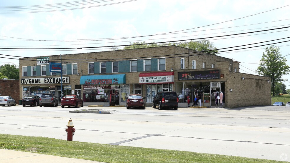 5312-5328 Warrensville Center Rd, Maple Heights, OH à louer - Photo du bâtiment - Image 2 de 2