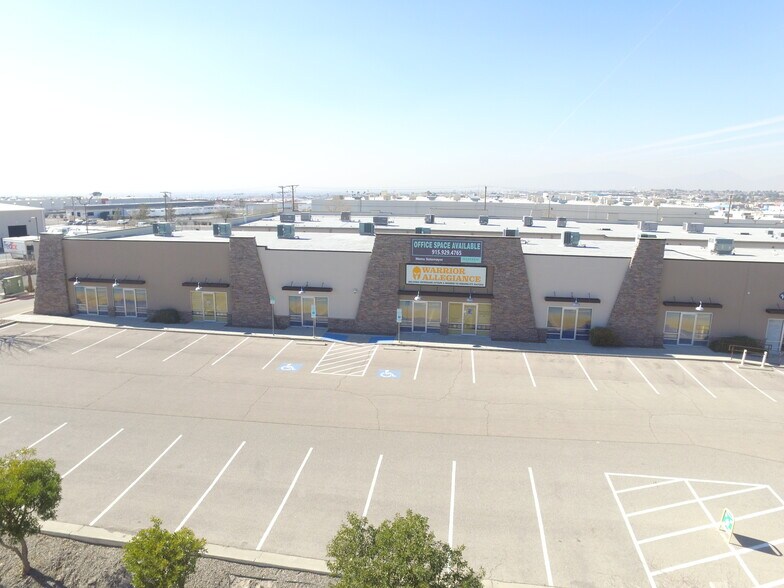 11500 Pellicano Dr, El Paso, TX à louer - Photo du bâtiment - Image 3 de 38