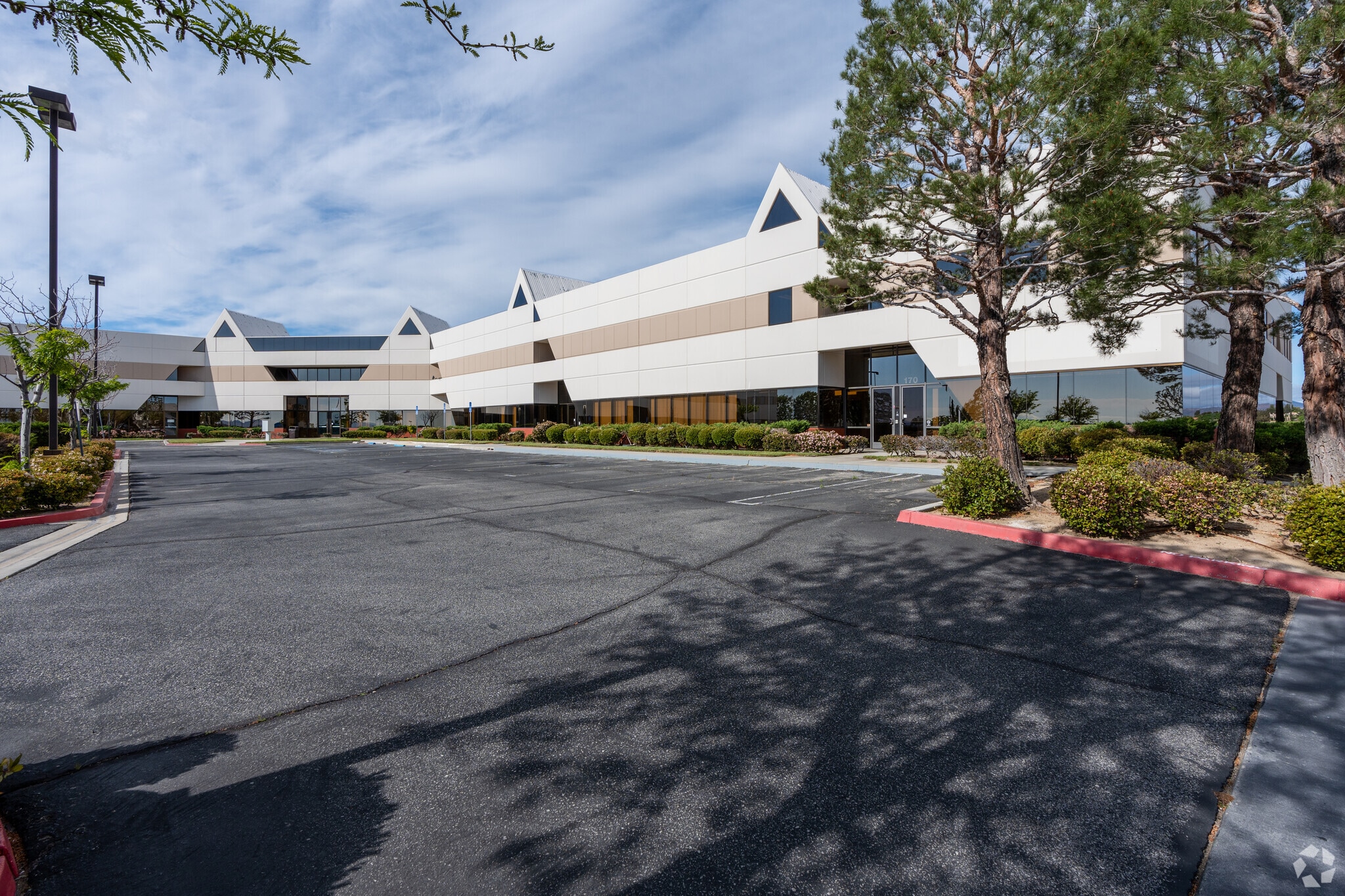 39959 Sierra Hwy, Palmdale, CA for lease Primary Photo- Image 1 of 18