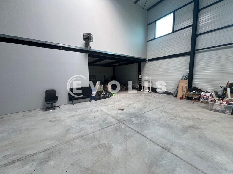 Flex in Courtry for lease - Interior Photo - Image 3 of 9