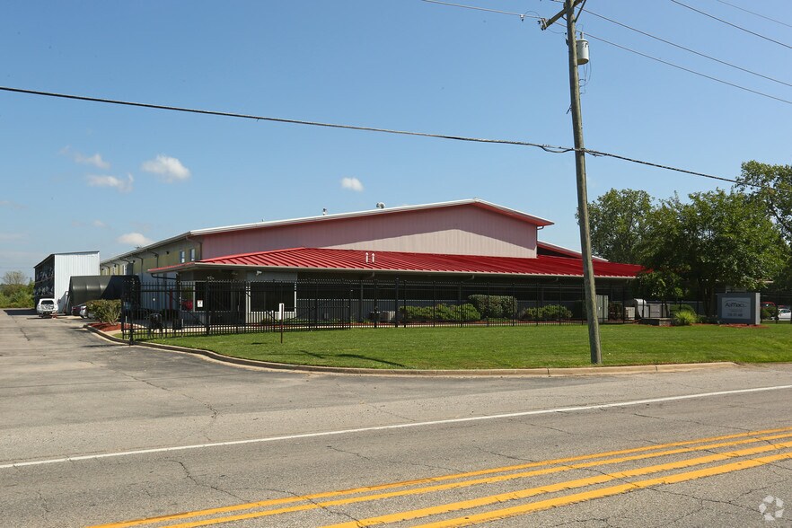 8393 Rawsonville Rd, Belleville, MI à vendre - Photo du bâtiment - Image 3 de 4