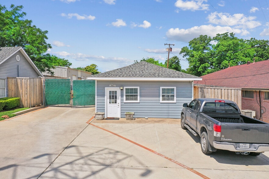 2423 Hinton Dr, Irving, TX à louer - Photo du bâtiment - Image 3 de 38